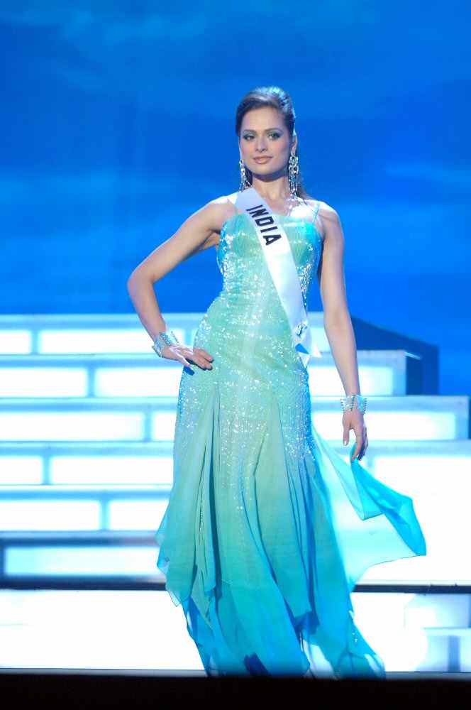 Amrita Thapar at Miss Universe 2005 53