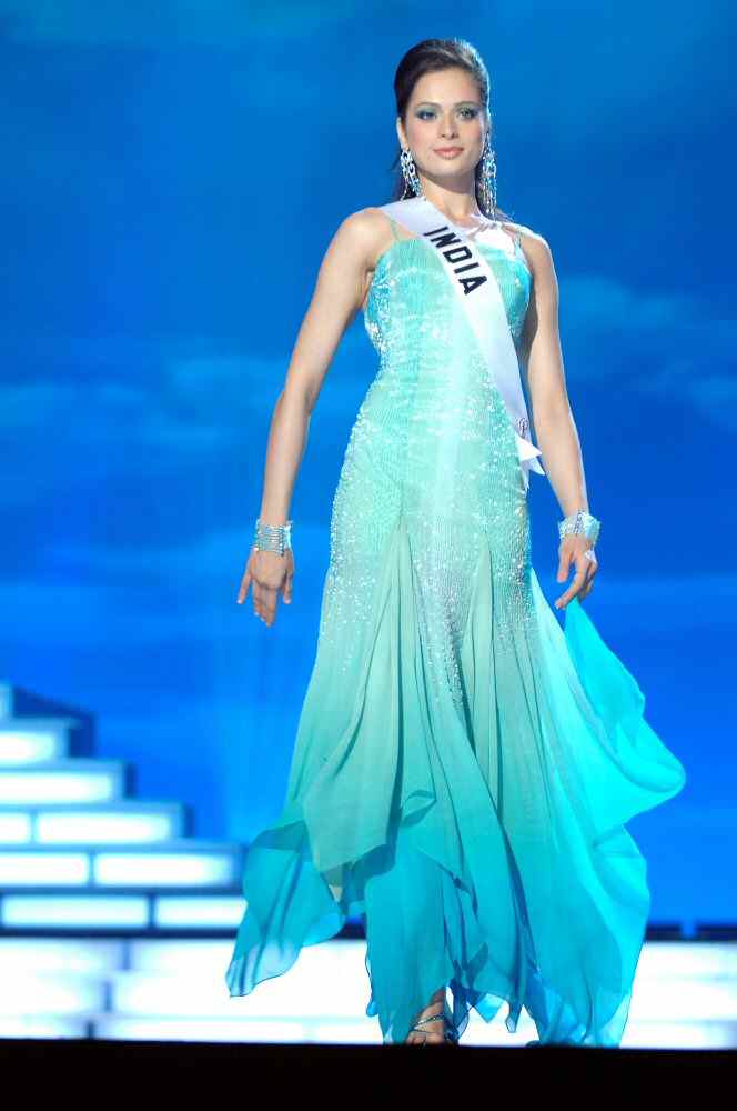Amrita Thapar at Miss Universe 2005 54