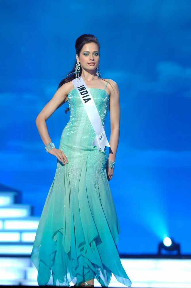 Amrita Thapar at Miss Universe 2005 55