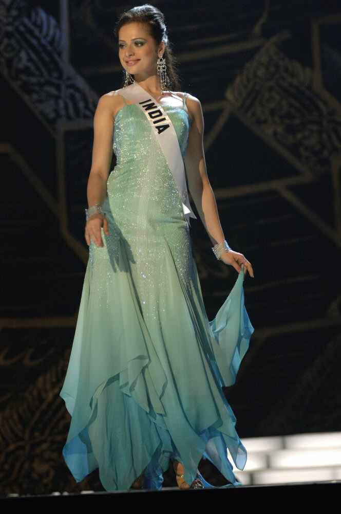 Amrita Thapar at Miss Universe 2005 56