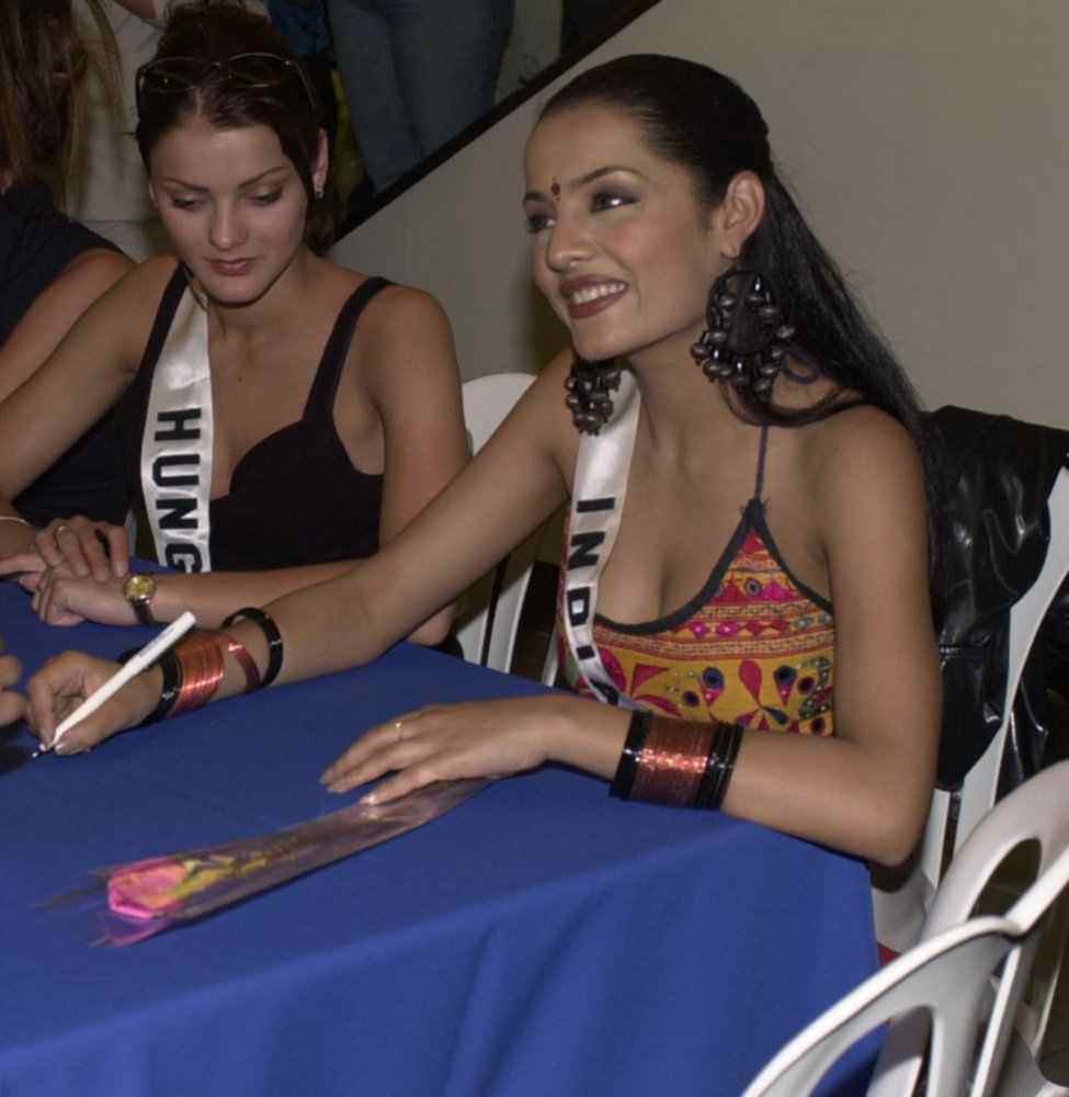 Celina Jaitly at Miss Universe 2001 29