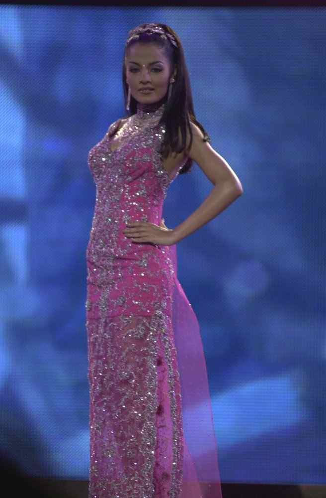 Celina Jaitly at Miss Universe 2001 33