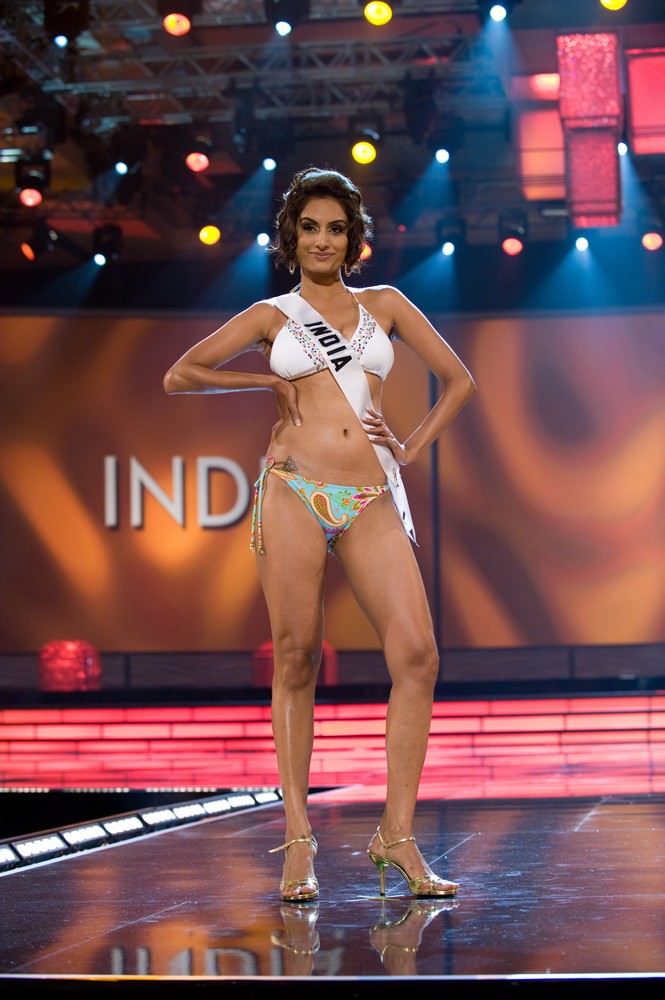 Ekta Chowdhry at Miss Universe 2009 52