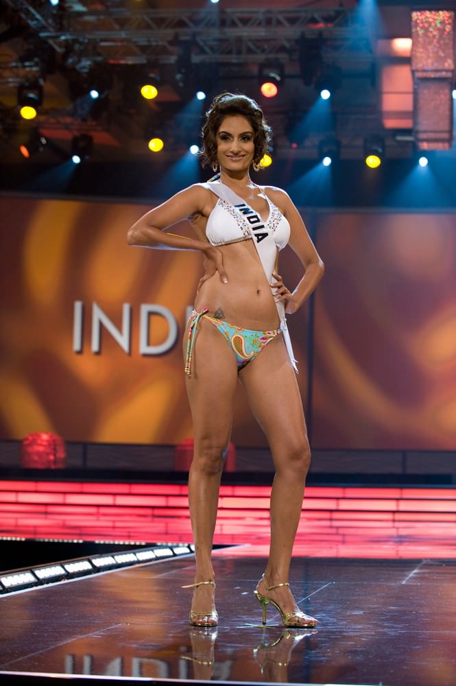 Ekta Chowdhry at Miss Universe 2009 54