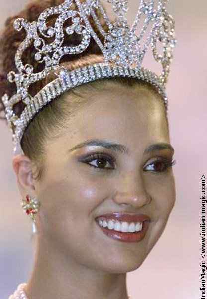 Lara Dutta - Miss Universe 2000 01