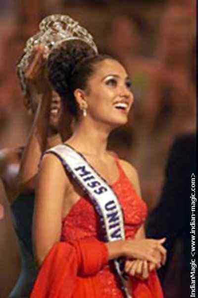 Lara Dutta - Miss Universe 2000 19