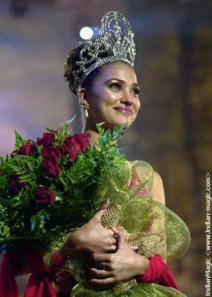 Lara Dutta - Miss Universe 2000 23