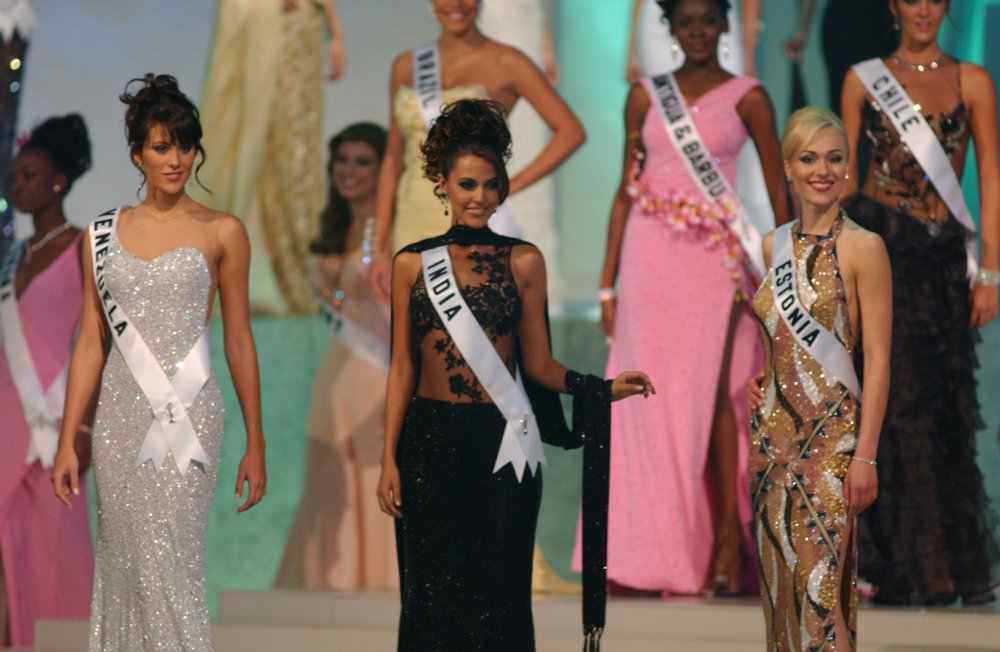Neha Dhupia at Miss Universe 2002 06