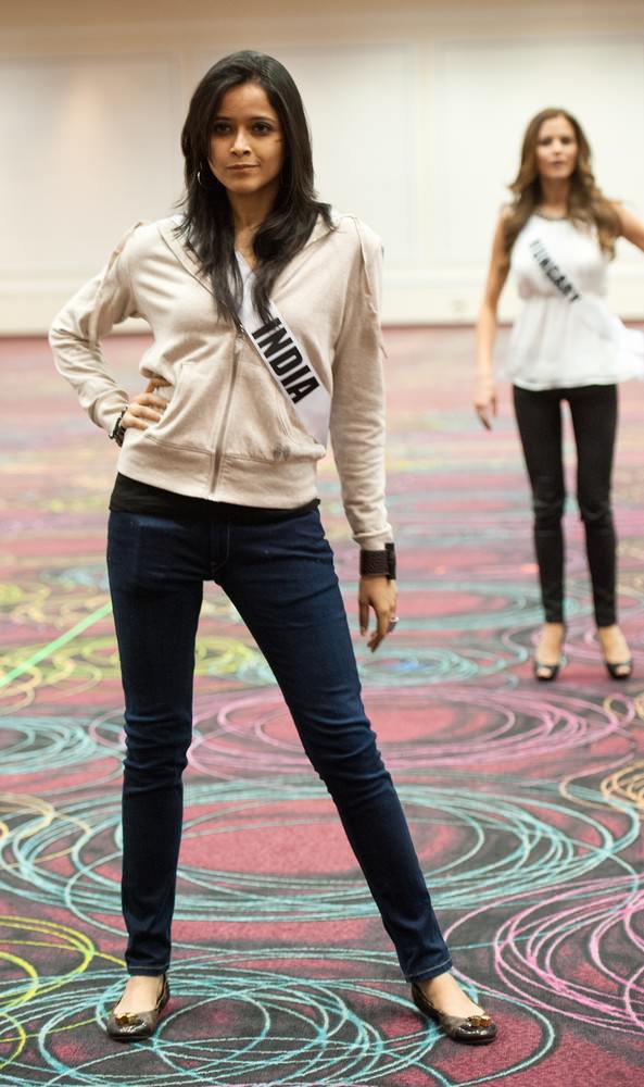 Shilpa Singh at Miss Universe 2012 26