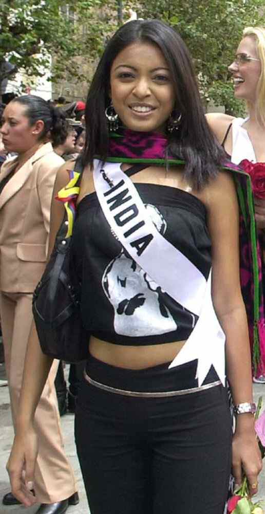 Tanushree Dutta at Miss Universe 2004 15