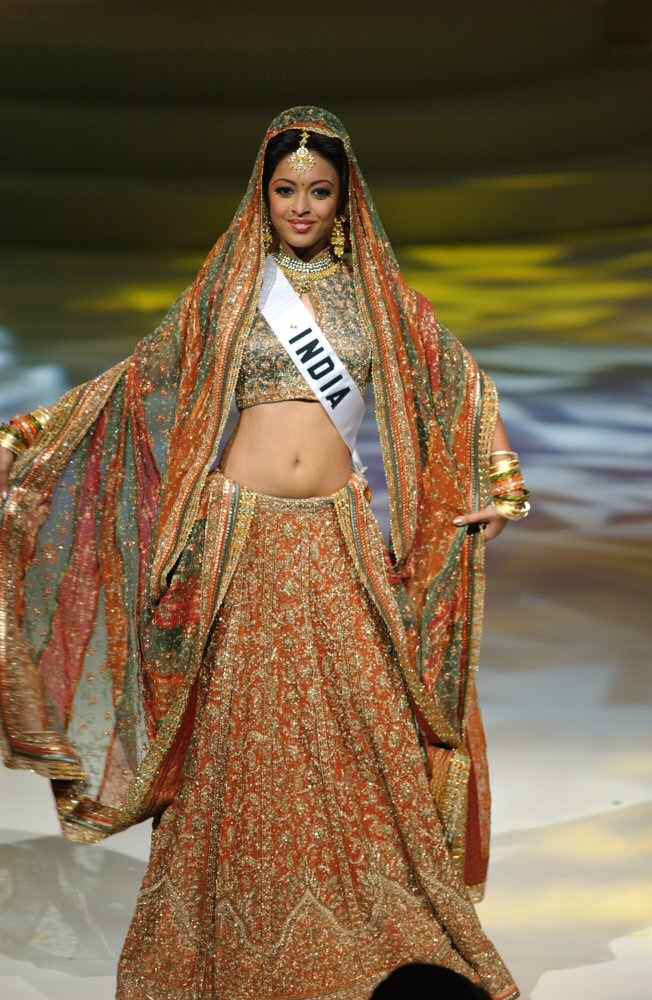 Tanushree Dutta at Miss Universe 2004 19