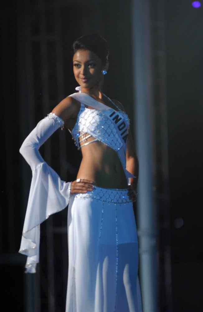 Tanushree Dutta at Miss Universe 2004 26
