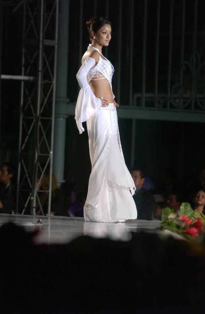 Tanushree Dutta at Miss Universe 2004 29