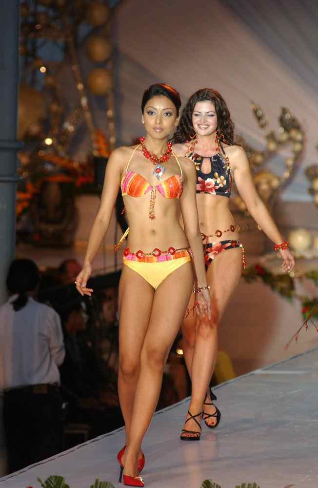 Tanushree Dutta at Miss Universe 2004 34