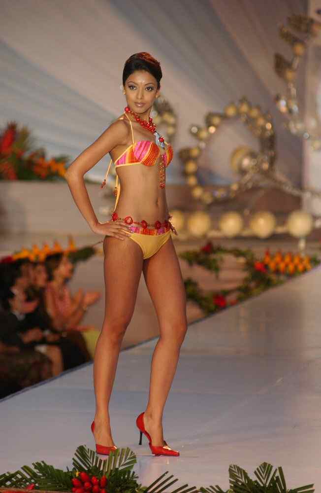 Tanushree Dutta at Miss Universe 2004 35