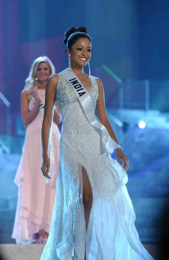 Tanushree Dutta at Miss Universe 2004 39
