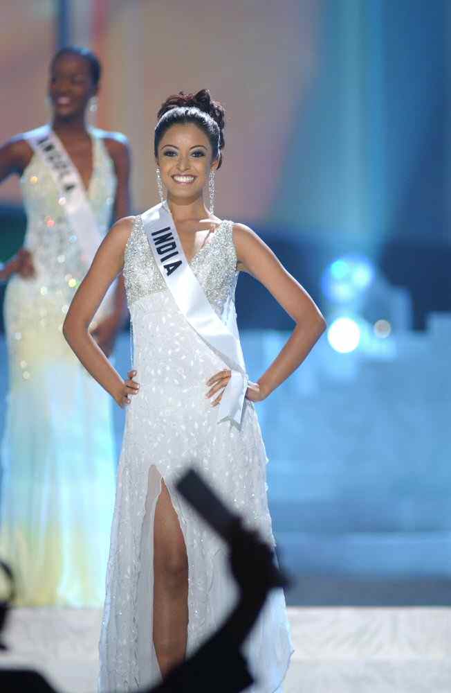 Tanushree Dutta at Miss Universe 2004 43