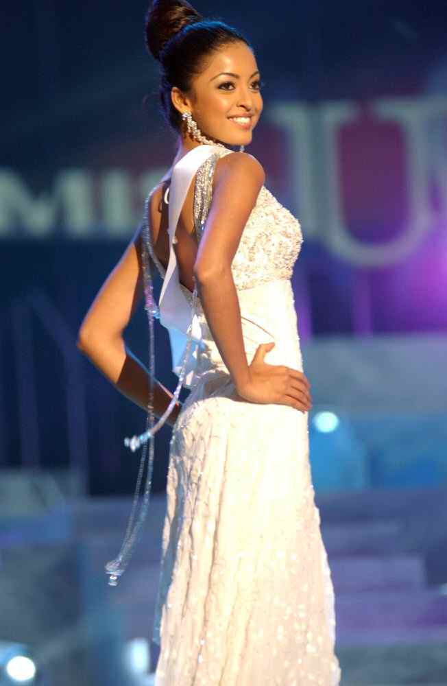 Tanushree Dutta at Miss Universe 2004 51