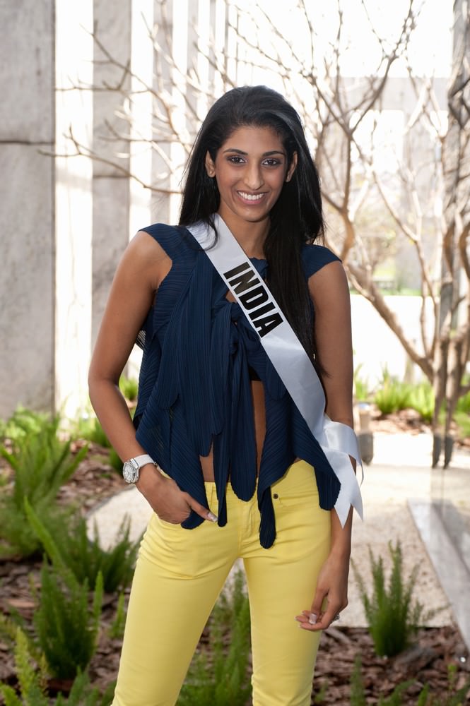 Vasuki Sunkavalli at Miss Universe 2011 04