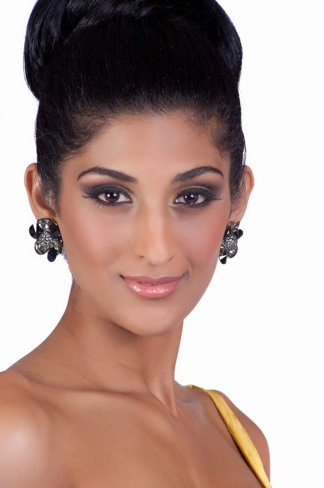 Vasuki Sunkavalli at Miss Universe 2011 06